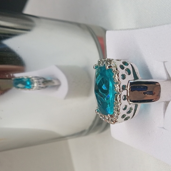 COSTUME SILVERTONE BLUE STONE COCKTAIL RING SIZE 7 - Picture 3 of 4